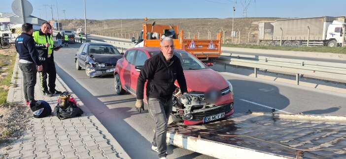 tir-4-araci-onune-katti-12-yarali-var