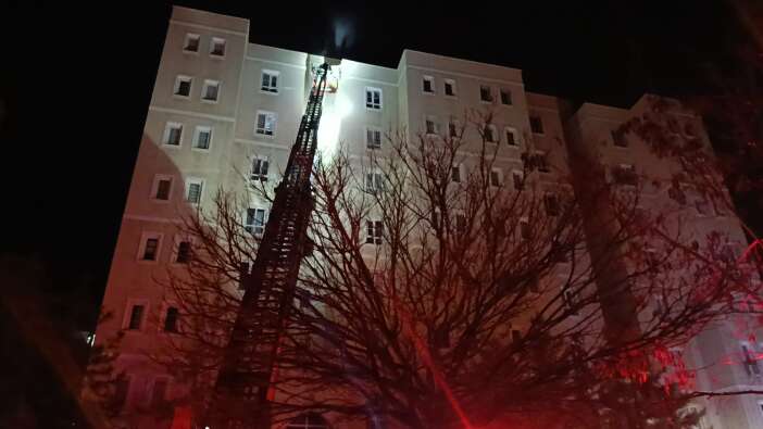 8-katli-apartmanda-patlama-3-kisi-hastanelik-oldu