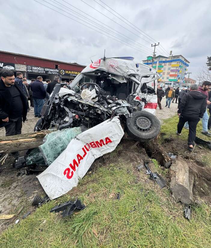 ambulans-kazasinda-olen-saglik-calisanina-aci-veda