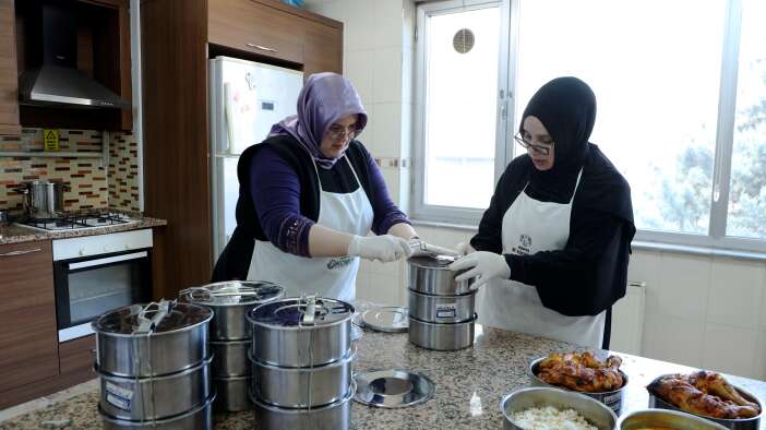 komek-ramazan-ayinda-paylasma-ve-dayanisma-ruhunun-en-guzel-ornegi-oldu