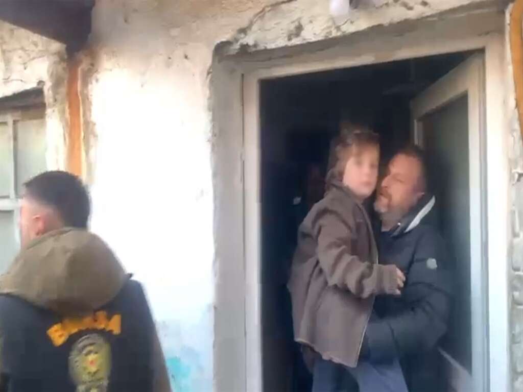 7-yil-boyunca-alikonulan-cocuk-annesine-kavustu-ilk-sozleri-duygulandirdi