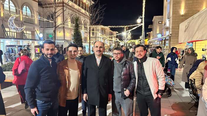 baskan-altay-son-teravih-namazi-sonrasi-konyalilarla-bulustu