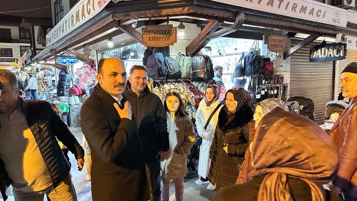 baskan-altay-son-teravih-namazi-sonrasi-konyalilarla-bulustu