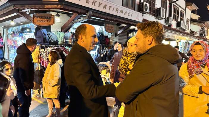 baskan-altay-son-teravih-namazi-sonrasi-konyalilarla-bulustu