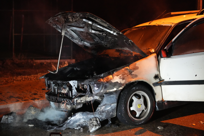 bayram-gezmesi-icin-emanet-aldigi-araba-kule-dondu