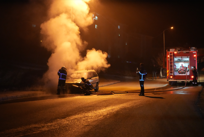 bayram-gezmesi-icin-emanet-aldigi-araba-kule-dondu