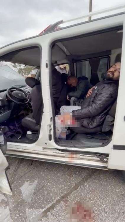 iki-otomobil-kafa-kafaya-carpisti-cok-sayida-yarali-var