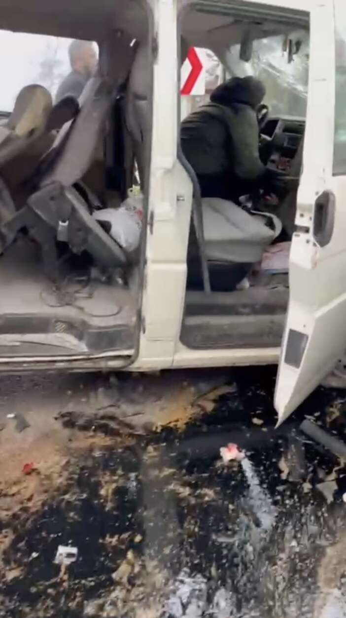 iki-otomobil-kafa-kafaya-carpisti-cok-sayida-yarali-var