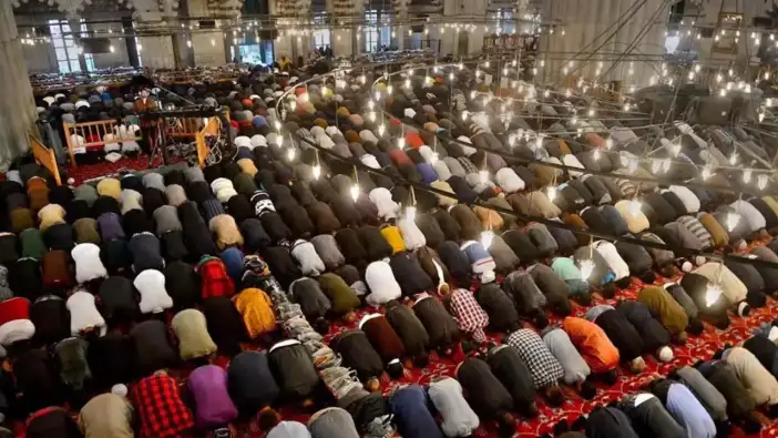 ilce-ilce-konyada-ramazan-bayrami-bayram-namazi-saatleri-2026