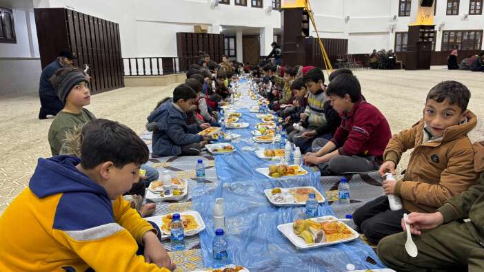 konya-buyuksehir-belediyesi-ramazan-ayi-boyunca-suriyede-iftar-verdi