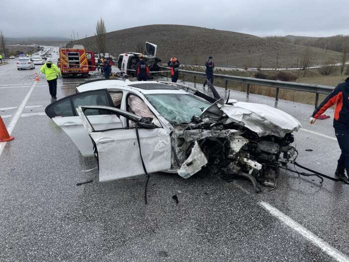 konyada-arefe-gunu-feci-kaza-2-kisi-hayatini-kaybetti