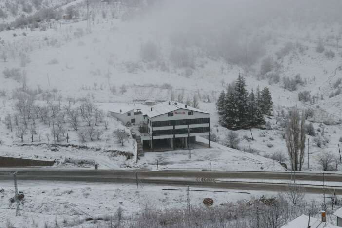konyada-bayram-bereketiyle-geldi-bir-ilce-gune-karla-uyandi