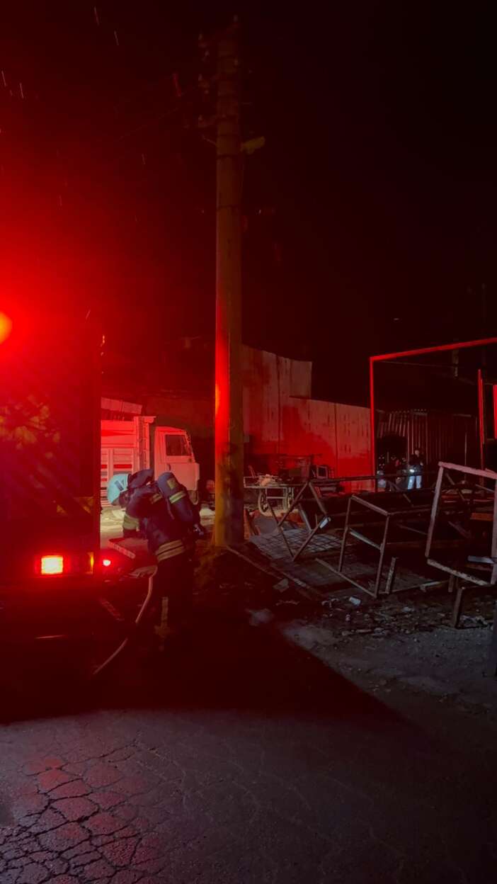 konyada-eski-tup-imalathanesinde-yangin-panigi