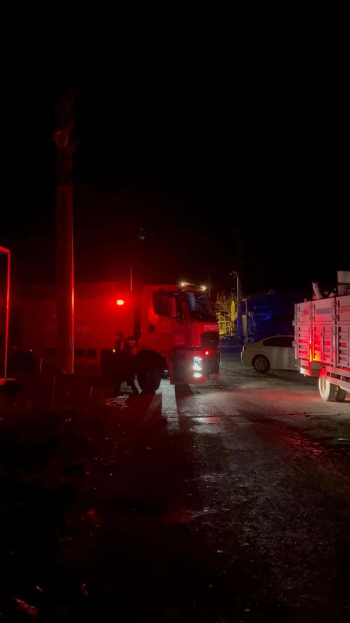 konyada-eski-tup-imalathanesinde-yangin-panigi