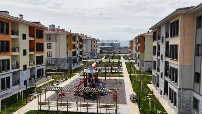 konyada-ilk-evim-projesiyle-yuvalarina-kavusanlar-cifte-bayram-yapacak