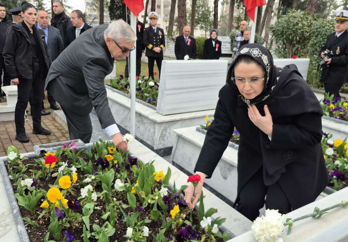 ziyaret-ettigi-sehit-kardesi-sinif-arkadasi-cikti