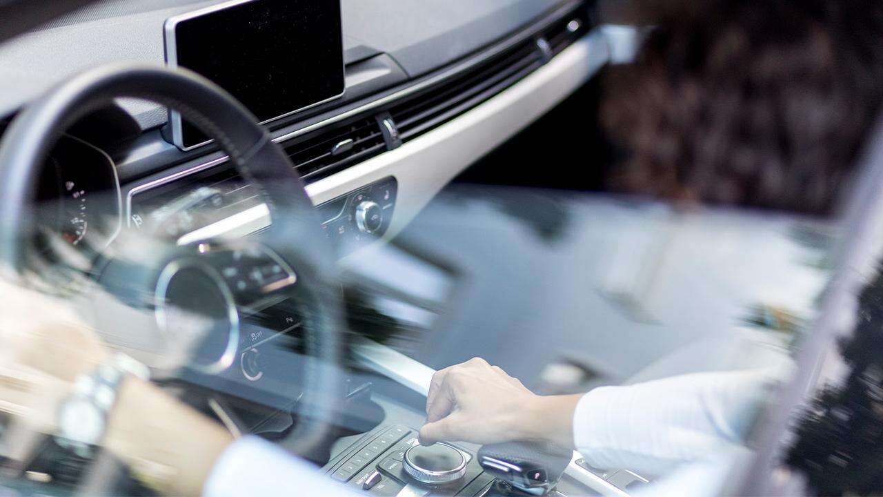 aracinda-multimedya-ekran-ve-ses-sistemi-olanlar-dikkat-agir-cezalar-geliyor