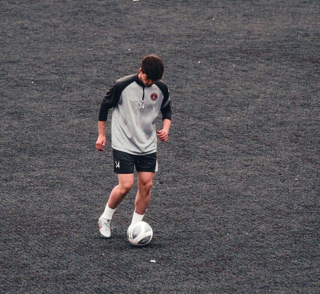 cakarli-aracla-silahli-saldiri-21-yasindaki-futbolcu-oldu-aleyna-kalaycioglu-gozaltinda