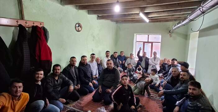 konya-beysehirde-vatandaslar-koy-odalarinda-bayramlasiyor