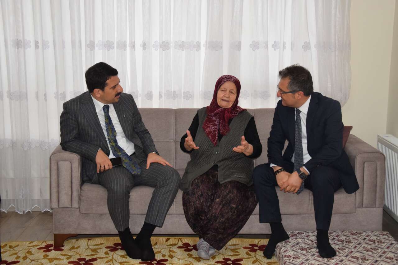 konya-karapinarda-bayramda-sehit-ailesine-anlamli-ziyaret