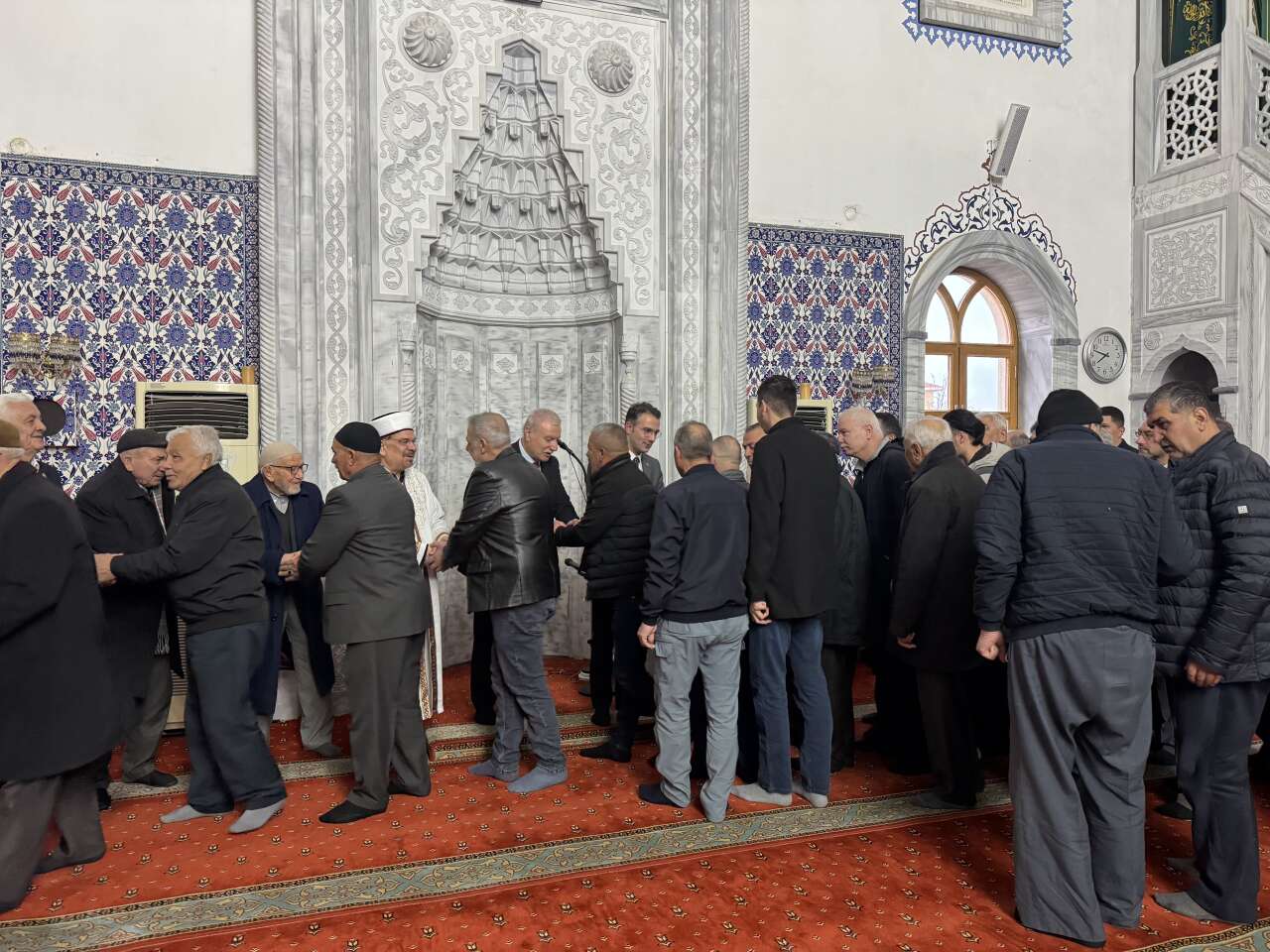 konyanin-ilcelerinde-bayram-heyecani-camiler-doldu-tasti