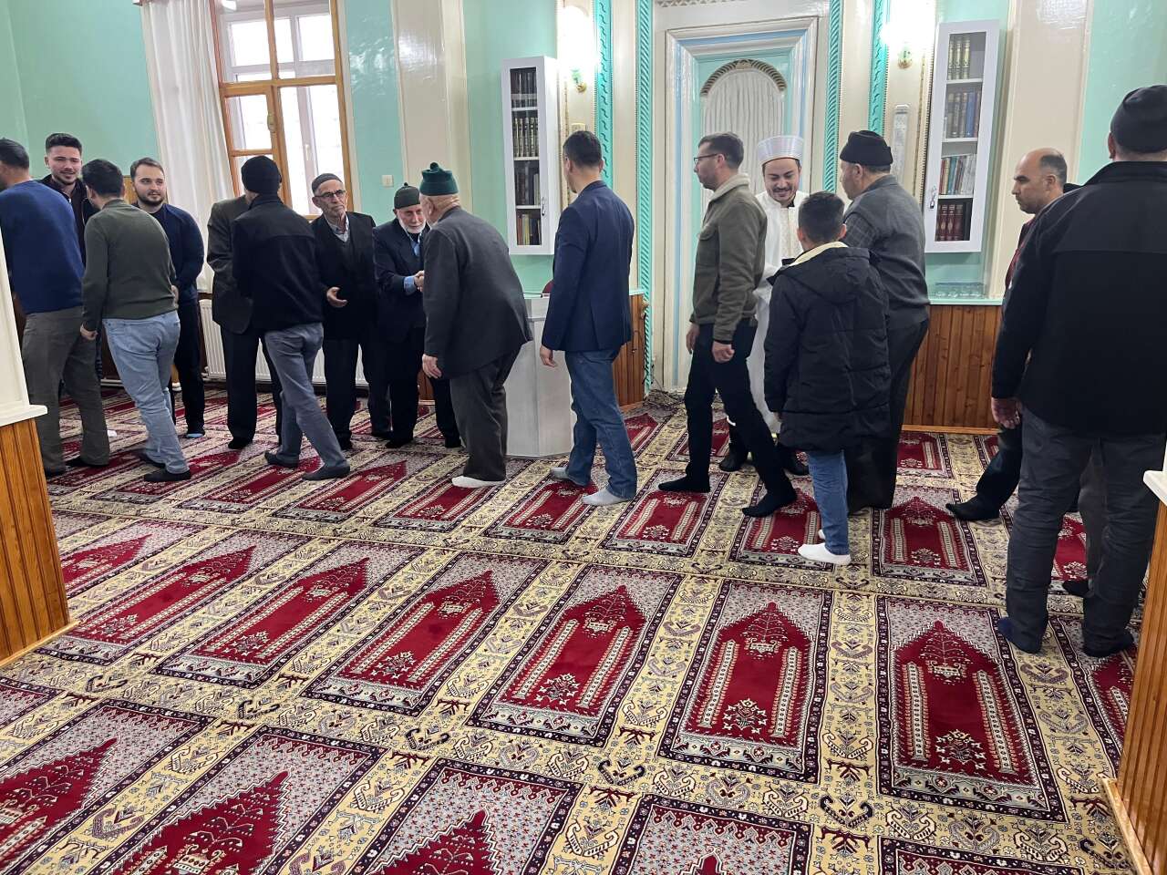 konyanin-ilcelerinde-bayram-heyecani-camiler-doldu-tasti