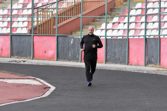 emekli-olduktan-sonra-atletizme-basladi-barilariyla-genclere-tas-cikartti