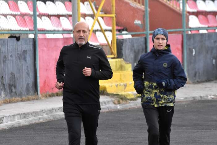 emekli-olduktan-sonra-atletizme-basladi-barilariyla-genclere-tas-cikartti