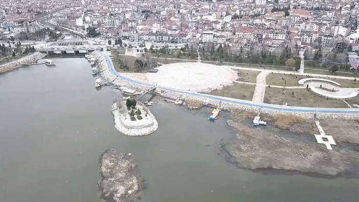 konyada-kurakligin-vurdugu-beysehir-golunun-son-durumu-havadan-goruntulendi