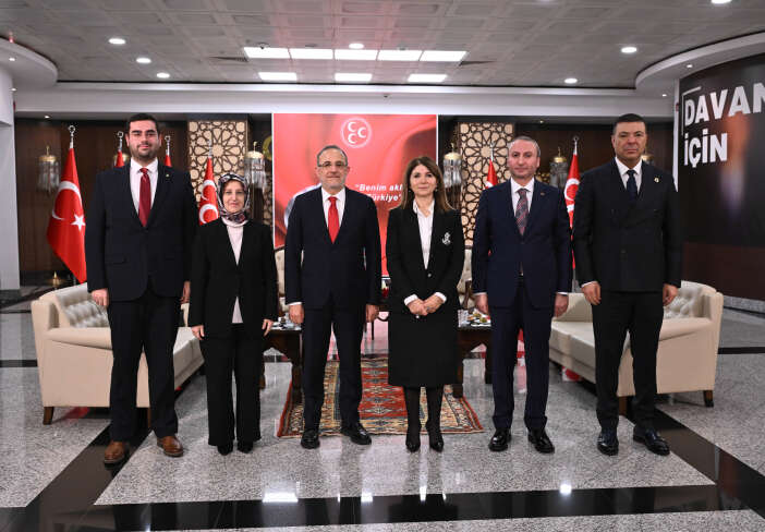 siyasi-partiler-bayramlasmak-icin-bir-araya-geldi