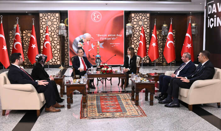 siyasi-partiler-bayramlasmak-icin-bir-araya-geldi