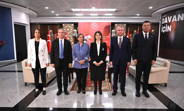 siyasi-partiler-bayramlasmak-icin-bir-araya-geldi