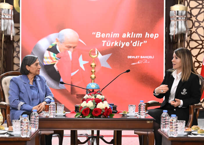 siyasi-partiler-bayramlasmak-icin-bir-araya-geldi