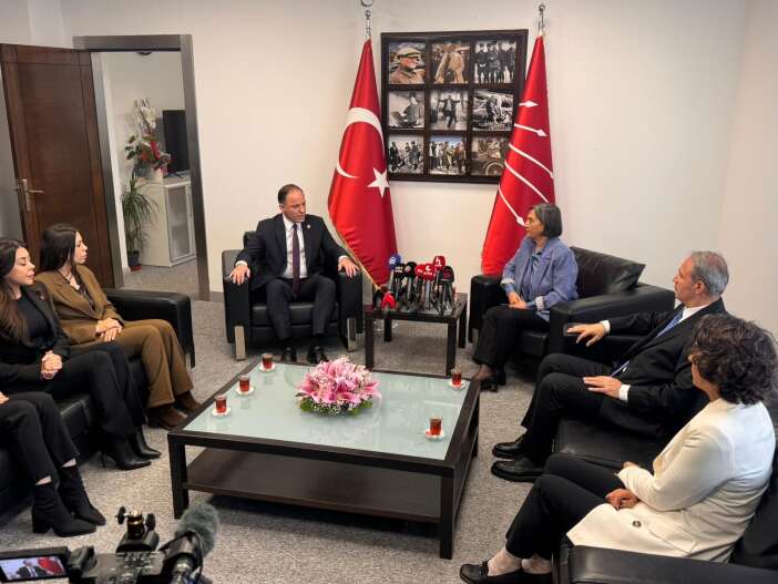 siyasi-partiler-bayramlasmak-icin-bir-araya-geldi