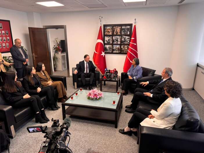 siyasi-partiler-bayramlasmak-icin-bir-araya-geldi