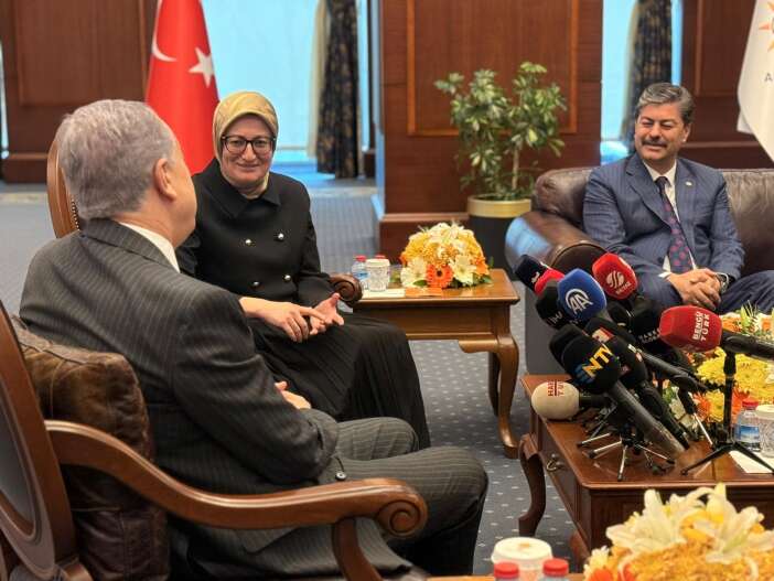 siyasi-partiler-bayramlasmak-icin-bir-araya-geldi