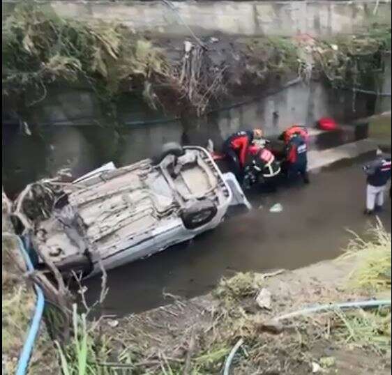 dereye-ucan-aractaki-3-kisi-oldu