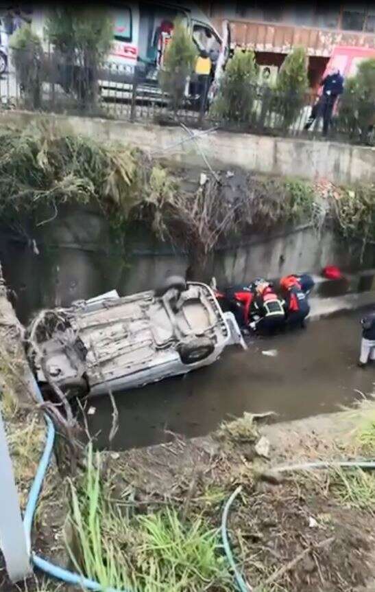 dereye-ucan-aractaki-3-kisi-oldu