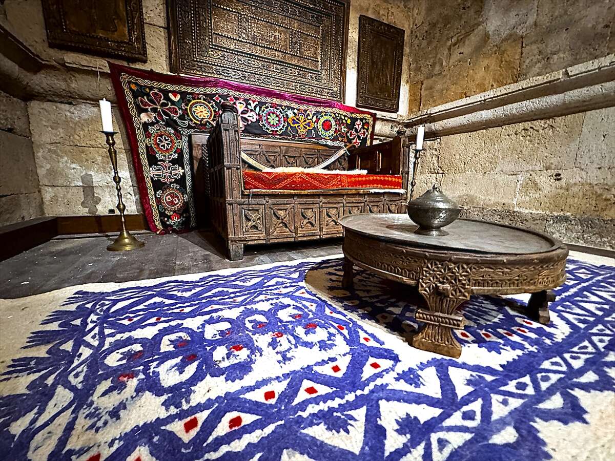 konya-yolundaki-tarihi-kervansaray-kapilarini-film-ve-dizilere-acti