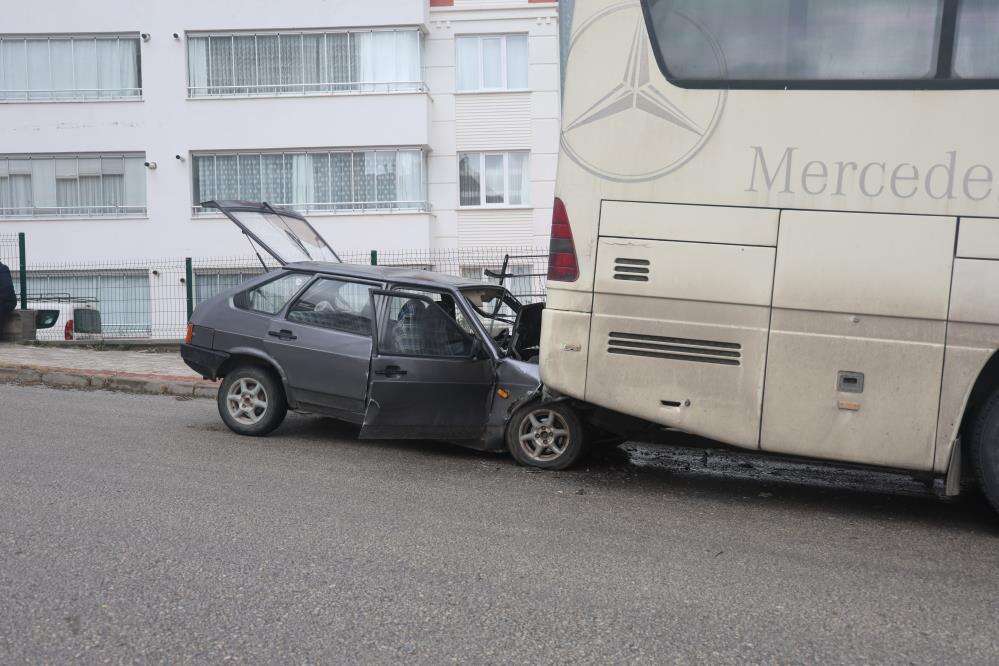 konyada-otobuse-carpan-70-yasindaki-surucu-agir-yaralandi