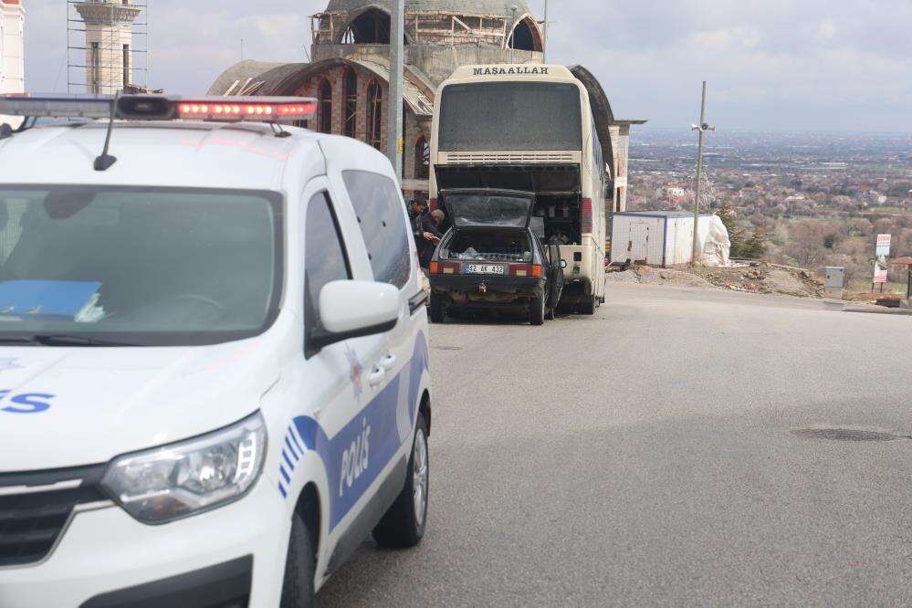 konyada-otobuse-carpan-70-yasindaki-surucu-agir-yaralandi