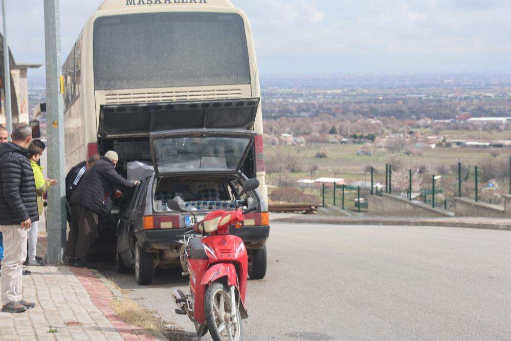 konyada-otobuse-carpan-70-yasindaki-surucu-agir-yaralandi
