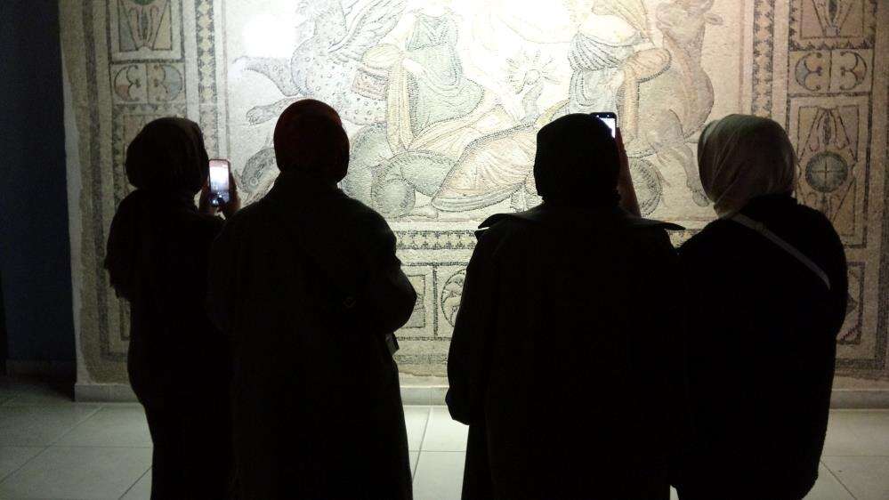 konyalilar-bayramda-zeugma-mozaik-muzesine-akin-etti