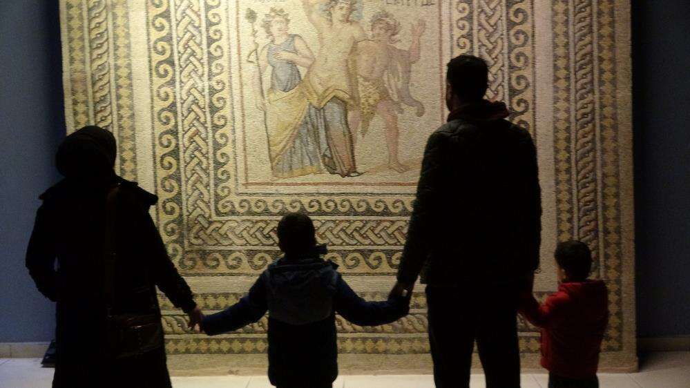 konyalilar-bayramda-zeugma-mozaik-muzesine-akin-etti