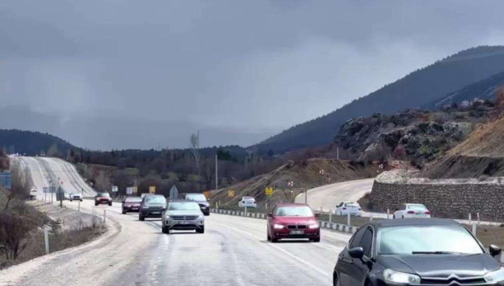 yeni-konya-antalya-yolunda-bayram-donusu-yogunlugu-basladi