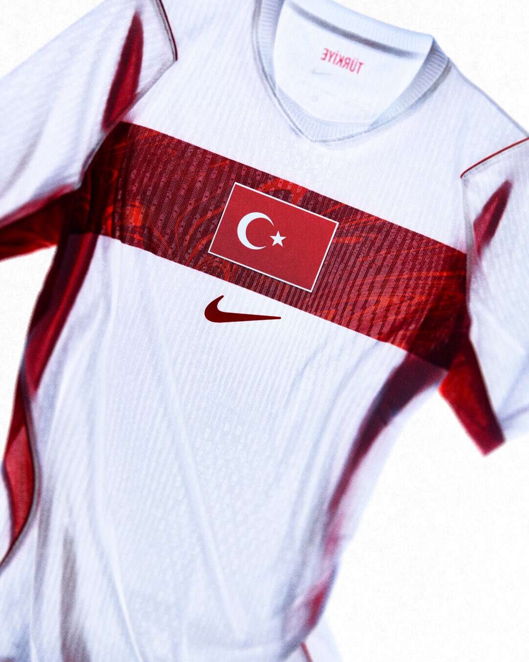 a-milli-takim-yeni-formalarini-arda-guler-ile-duyurdu-iste-fiyatlar