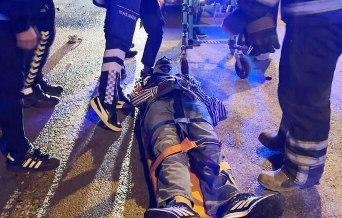 hafif-ticari-arac-takla-atti-2-kisi-agir-yaralandi