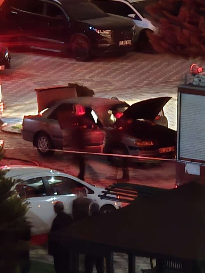 konyada-park-halindeki-arac-alevlere-teslim-oldu