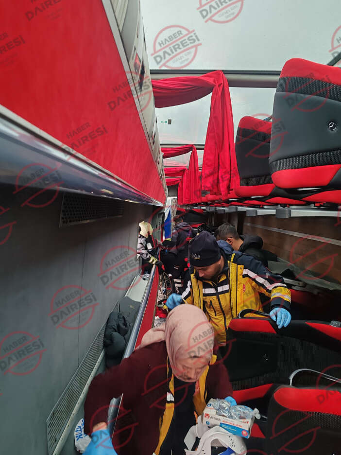 konyada-yolcu-otobusu-devrildi-cok-sayida-yarali-var