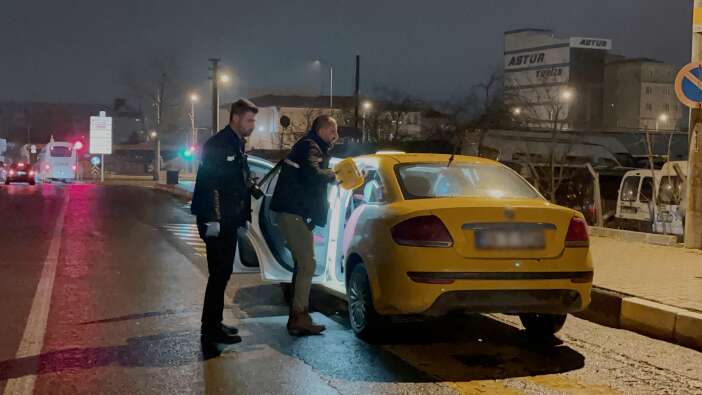 taksi-soforu-musterisi-tarafindan-bicaklandi